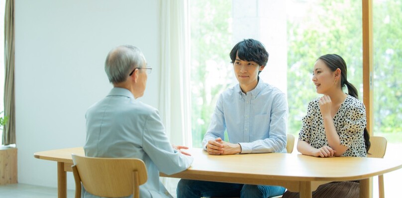 【ひな形あり】生前贈与のやり方5ステップ！契約書の書き方から非課税制度まで解説