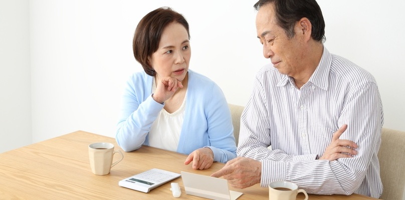 法定後見人と任意後見人の違いは？法定相続人の権限や選任手続を解説