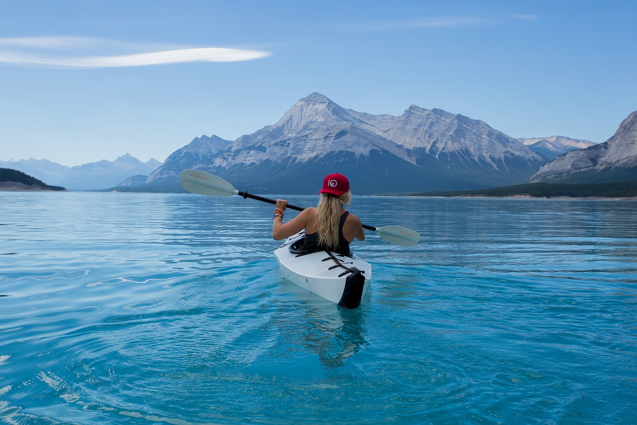 Sports spoit eyecatch kayak woman