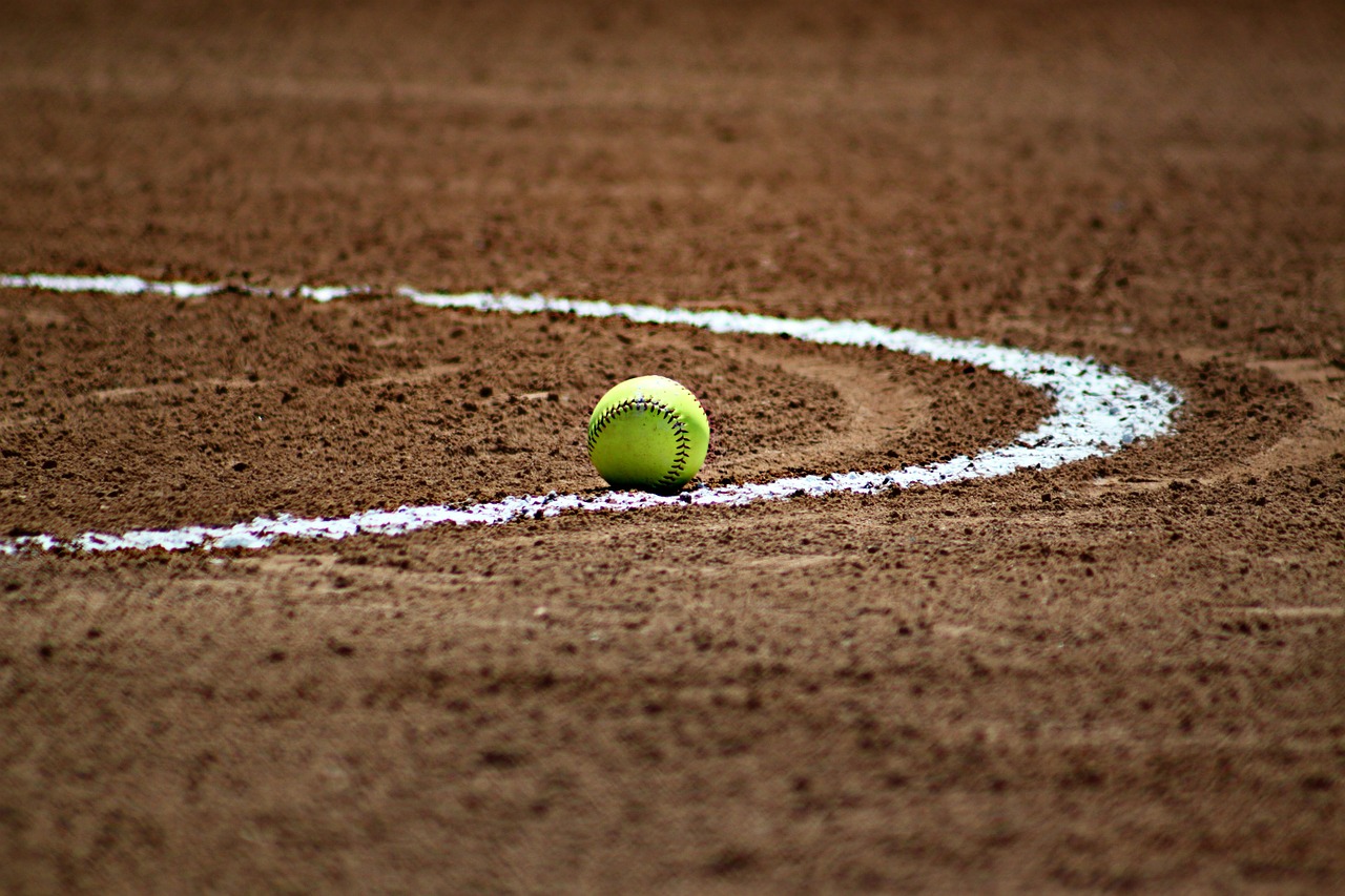 Sports spoit eyecatch softball woman rule