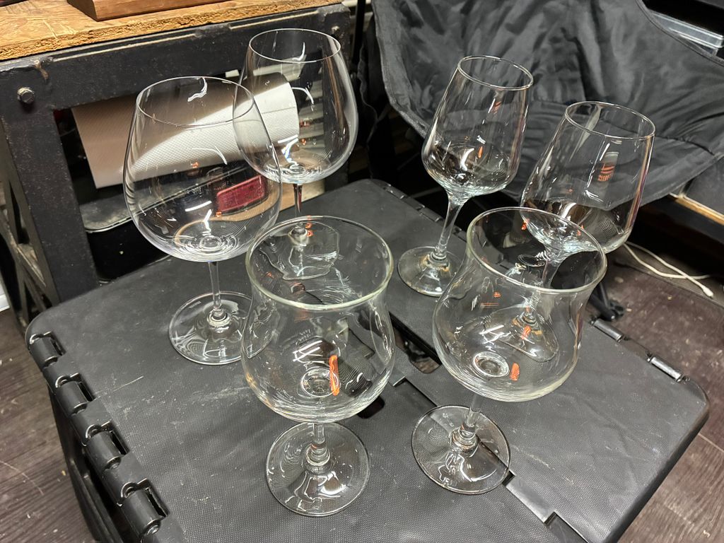 グラスで変わる！？　ボージョレ・ヌーヴォー 2025 でもう一杯