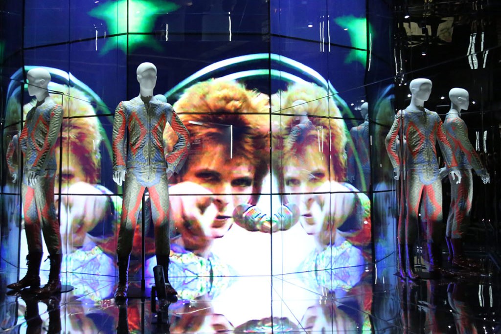 170106_davidbowieis_07