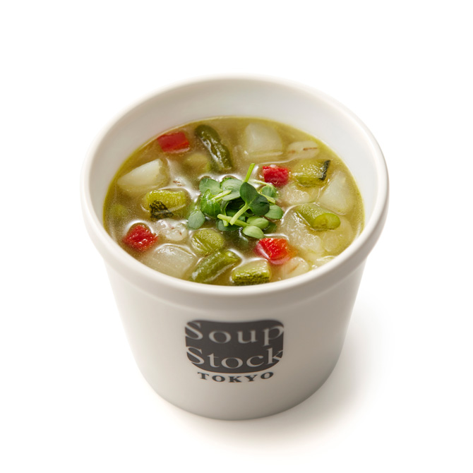 緑の野菜のミネストローネ