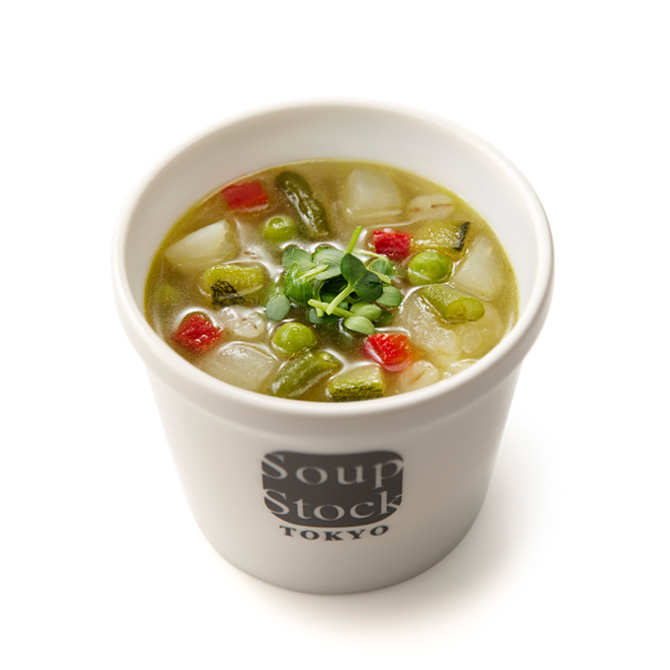 緑の野菜のミネストローネ