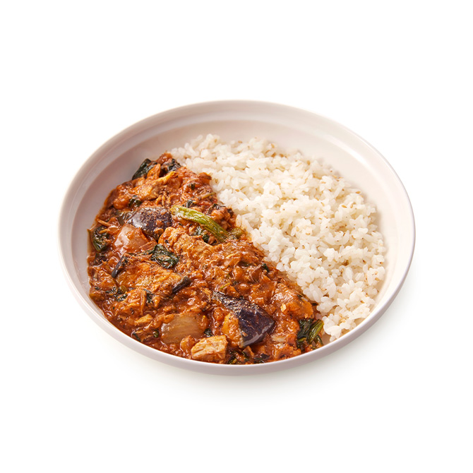 揚げ茄子とほうれん草の鯖カレー
