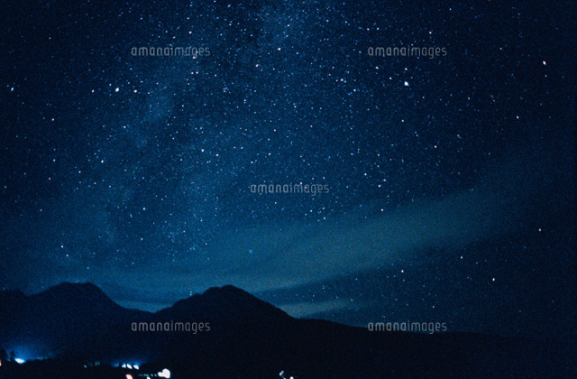 山脈と星空 妙高 新潟県
(c)YOSHINORI WATABE/SEBUN PHOTO
