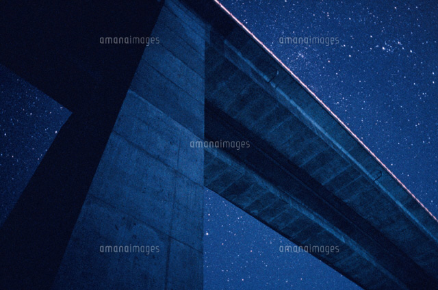 橋と星空 柏崎市 新潟県
(c)YOSHINORI WATABE/SEBUN PHOTO
