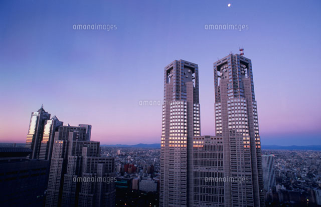 夕暮れの都庁
(c)HIROYUKI MATSUMOTO/SEBUN PHOTO