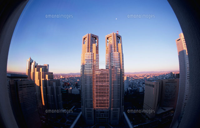 夕暮れの都庁
(c)HIROYUKI MATSUMOTO/SEBUN PHOTO