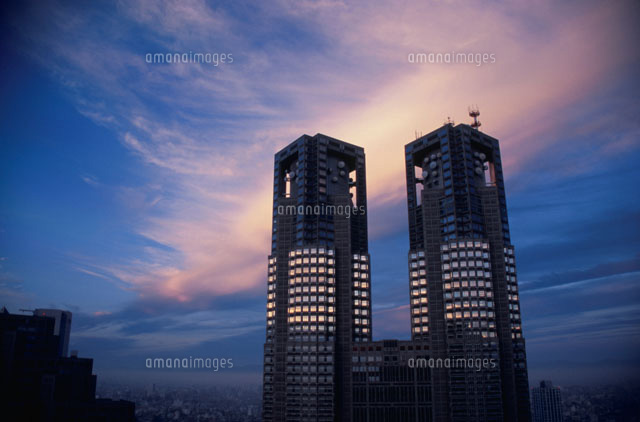 東京都庁の夜明け
(c)HIROYUKI MATSUMOTO/SEBUN PHOTO