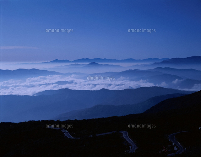 雲海と山並みと道路 乗鞍岳 長野県
(c)SIGEO MATSUNO/SEBUN PHOTO