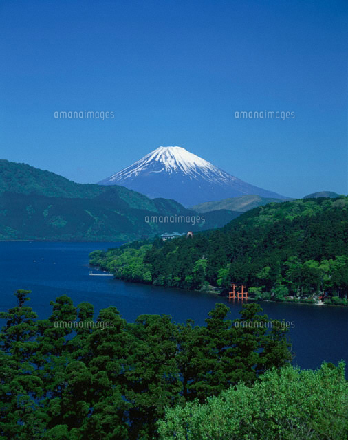 新緑の芦ノ湖と富士山 箱根市 神奈川県
(c)SIGEO MATSUNO/SEBUN PHOTO