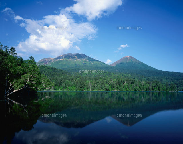 雌阿寒岳とオンネトーの湖 阿寒富士 北海道
(c)SIGEO MATSUNO/SEBUN PHOTO