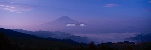 河口湖の雲海と富士山 河口湖町 山梨県
(c)SIGEO MATSUNO/SEBUN PHOTO