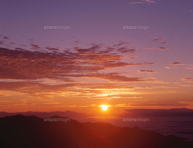 日の出と雲 乗鞍岳 長野県
(c)YOSHITSUGU NISHIGAKI/SEBUN PHOTO