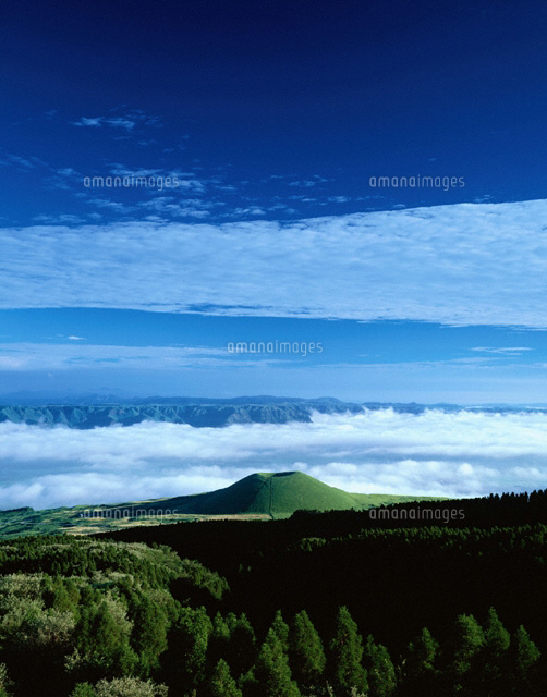 雲と米塚 熊本県
(c)YOSHITSUGU NISHIGAKI/SEBUN PHOTO