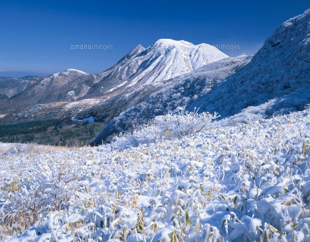 雪の牧ノ戸峠から見る三俣山 九重町 大分県
(c)YOSHITSUGU NISHIGAKI/SEBUN PHOTO