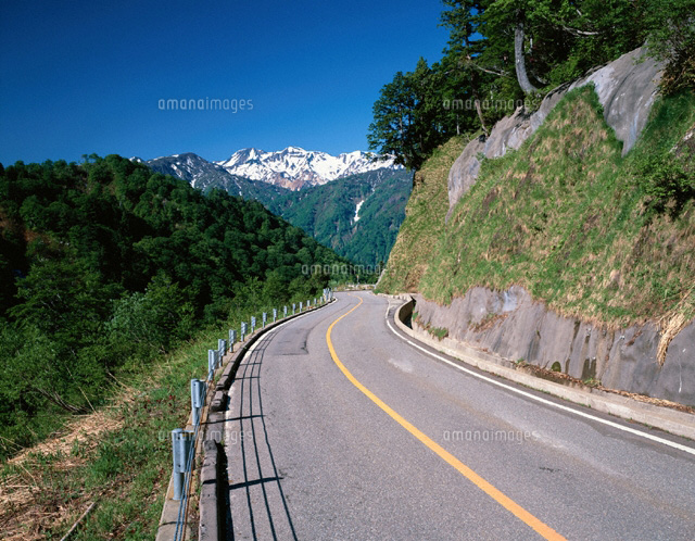白山スーパー林道と白山 石川県
(c)YOSHITSUGU NISHIGAKI/SEBUN PHOTO