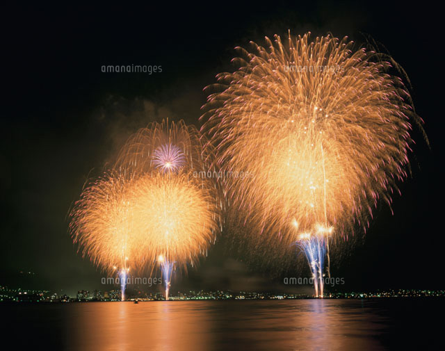 花火
(c)YOSHITSUGU NISHIGAKI/SEBUN PHOTO