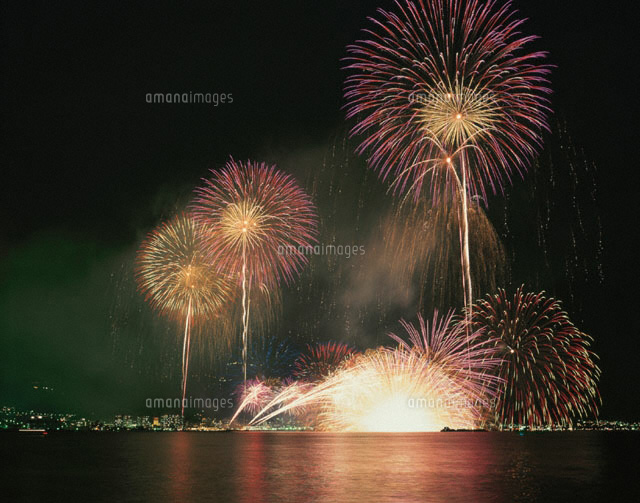 花火と琵琶湖 滋賀県
(c)YOSHITSUGU NISHIGAKI/SEBUN PHOTO