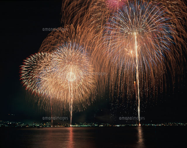 花火と琵琶湖 大津市 滋賀県
(c)YOSHITSUGU NISHIGAKI/SEBUN PHOTO