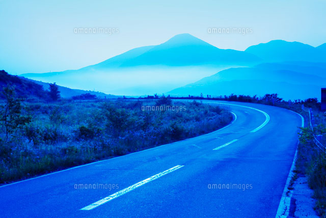 道と蓼科山
(c)YOSHITSUGU NISHIGAKI/SEBUN PHOTO