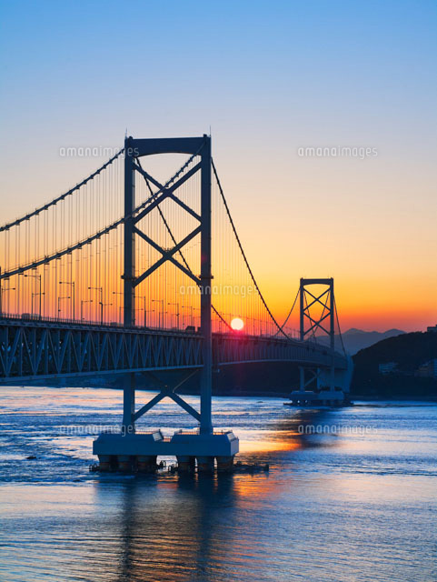 鳴門岬より望む大鳴門橋と夕日
(c)YOSHITSUGU NISHIGAKI/SEBUN PHOTO