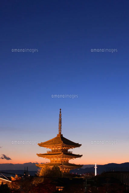 八坂の塔と夜景
(c)YOSHITSUGU NISHIGAKI/SEBUN PHOTO