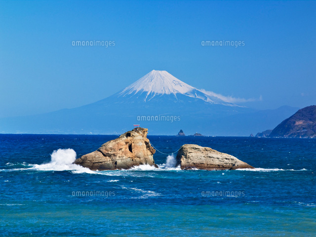 雲見海岸より望む夫婦岩と富士山
(c)YOSHITSUGU NISHIGAKI/SEBUN PHOTO