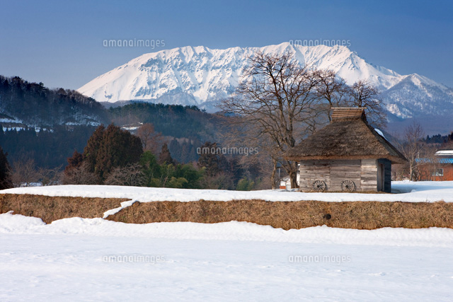 雪の民家と大山
(c)YOSHITSUGU NISHIGAKI/SEBUN PHOTO