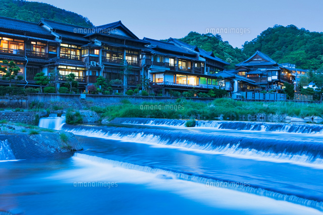 三朝川と三朝温泉夜景
(c)YOSHITSUGU NISHIGAKI/SEBUN PHOTO