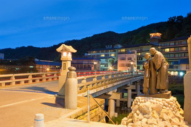 三朝川と三朝温泉夜景 三朝川
(c)YOSHITSUGU NISHIGAKI/SEBUN PHOTO