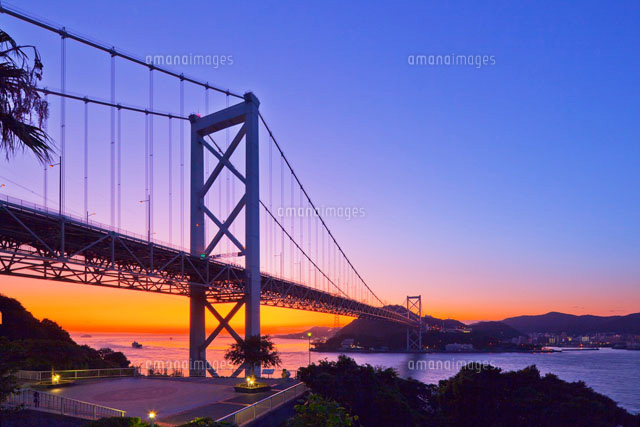 朝焼けの関門橋
(c)YOSHITSUGU NISHIGAKI/SEBUN PHOTO