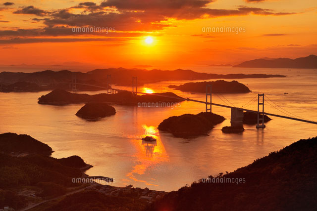 亀老山より来島海峡大橋と夕日
(c)YOSHITSUGU NISHIGAKI/SEBUN PHOTO