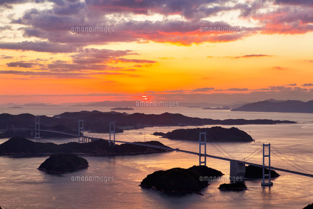 亀老山より来島海峡大橋と夕日
(c)YOSHITSUGU NISHIGAKI/SEBUN PHOTO