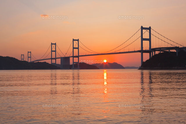 来島海峡大橋と夕日
(c)YOSHITSUGU NISHIGAKI/SEBUN PHOTO