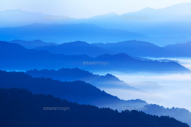 朝の雲海と山並み
(c)YOSHITSUGU NISHIGAKI/SEBUN PHOTO