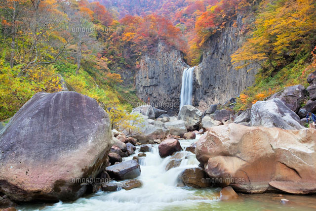 秋の苗名滝
(c)YOSHITSUGU NISHIGAKI/SEBUN PHOTO