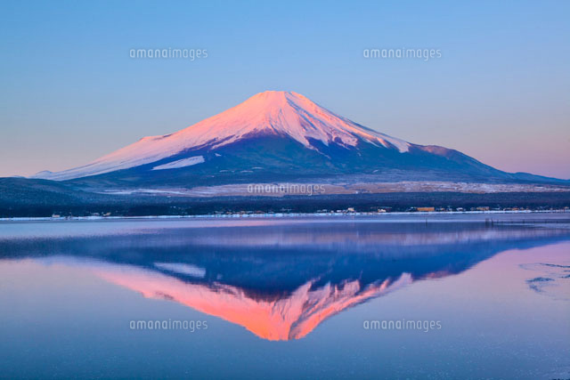 朝焼けの富士山と山中湖
(c)YOSHITSUGU NISHIGAKI/SEBUN PHOTO