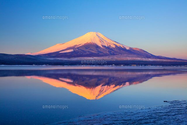朝焼けの富士山と山中湖
(c)YOSHITSUGU NISHIGAKI/SEBUN PHOTO