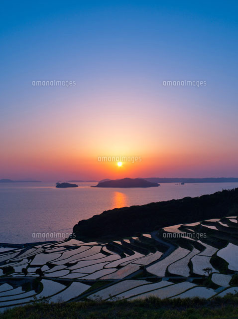 土谷棚田と夕陽
(c)YOSHITSUGU NISHIGAKI/SEBUN PHOTO