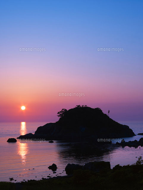 亀島と越前海岸の夕日
(c)YOSHITSUGU NISHIGAKI/SEBUN PHOTO