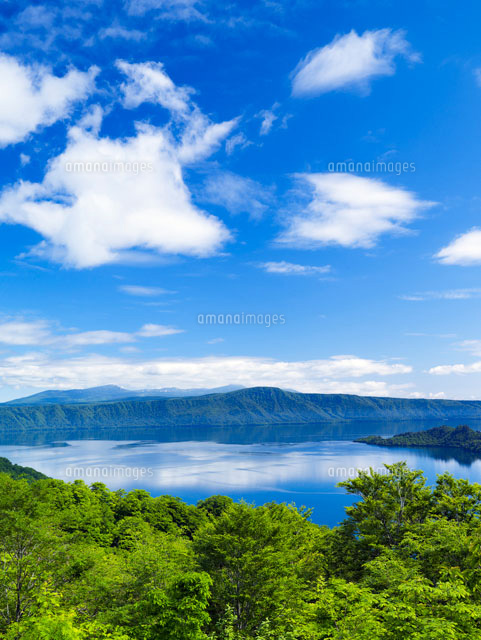 紫明亭より十和田湖と八甲田山
(c)YOSHITSUGU NISHIGAKI/SEBUN PHOTO