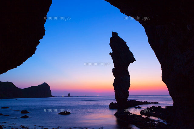 水無の立岩と神威岬の夕景
(c)YOSHITSUGU NISHIGAKI/SEBUN PHOTO