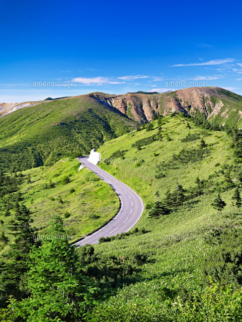 渋峠より道路と草津白根山
(c)YOSHITSUGU NISHIGAKI/SEBUN PHOTO