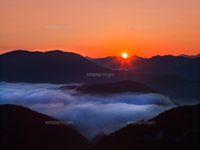 雲海と日の出
(c)YOSHITSUGU NISHIGAKI/SEBUN PHOTO