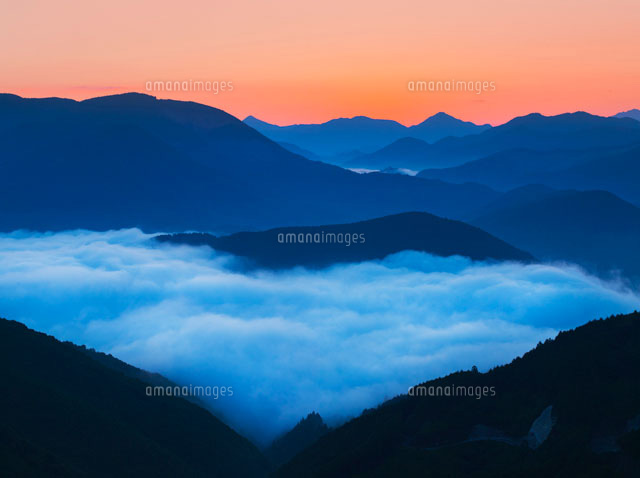 雲海と山並み
(c)YOSHITSUGU NISHIGAKI/SEBUN PHOTO