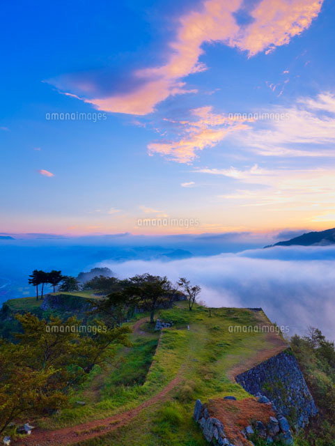 朝の雲海と竹田城跡
(c)YOSHITSUGU NISHIGAKI/SEBUN PHOTO