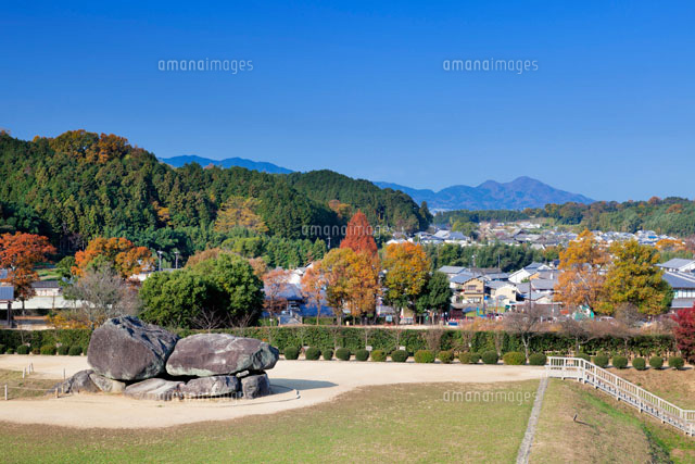 秋の明日香村より石舞台古墳と二上山
(c)YOSHITSUGU NISHIGAKI/SEBUN PHOTO