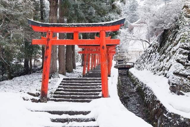 雪の稲荷神社
(c)YOSHITSUGU NISHIGAKI/SEBUN PHOTO